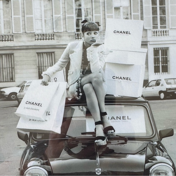 Picture Frame & Print - 8x10 Black Embossed Frame with Bee Accent - Picture 4 of 4